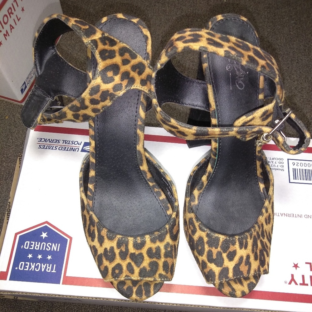Shoes size 7